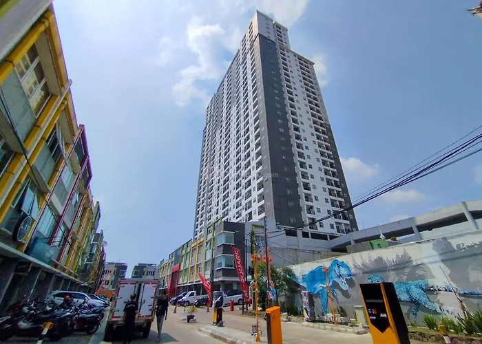 Spacious And Cozy 2Br Apartment Mekarwangi Square Cibaduyut By Travelio